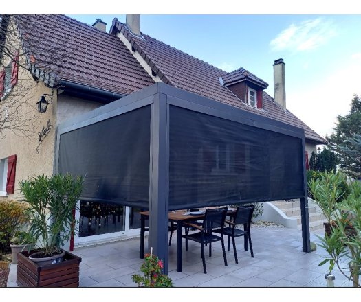 Pergola bioclimatique avec rideau manuel coloris gris pour côté 3 m et rideau manuel coloris gris pour côté 3,60 m, Aluminium gris anthracite, 3.60 x 3.00 m, 10.80m²