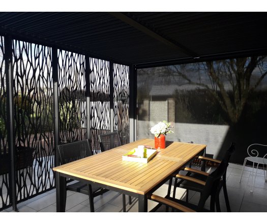 Pergola bioclimatique  avec panneaux moucharabieh coloris gris pour côté 3,60 m et rideau manuel coloris gris pour côté 3 m, Aluminium gris anthracite, 3.60 x 3.00 m, 10.80m²