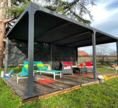 Pergola bioclimatique avec 2 rideaux manuels coloris gris pour côté de 5,98 m, Aluminium gris anthracite, 3.60 x 6.00 m, 21.5m²