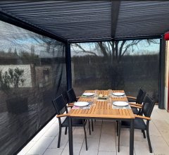 Pergola bioclimatique avec rideau manuel coloris gris pour côté 3 m et rideau manuel coloris gris pour côté 3,60 m, Aluminium gris anthracite, 3.60 x 3.00 m, 10.80m²