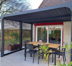 Pergola bioclimatique livrée avec des ventelles latérales aluminium mobiles pour côté 3 m, Aluminium gris anthracite, 3.60 x 3.00 m, 10.80m²