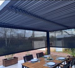 Pergola bioclimatique avec rideau manuel coloris gris pour côté 3 m et rideau manuel coloris gris pour côté 3,60 m, Aluminium gris anthracite, 3.60 x 3.00 m, 10.80m²